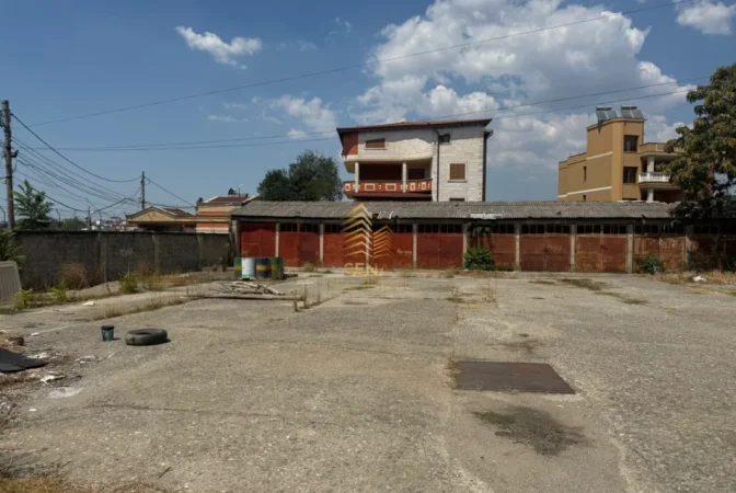 Tirane, jepet me qera toke , 550 m² (Kinostudio)