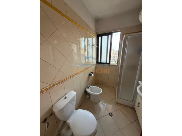 Tirane, shitet apartament 2+1 Kati 5, 107 m² 160.000 € (Kopshti Botanik)