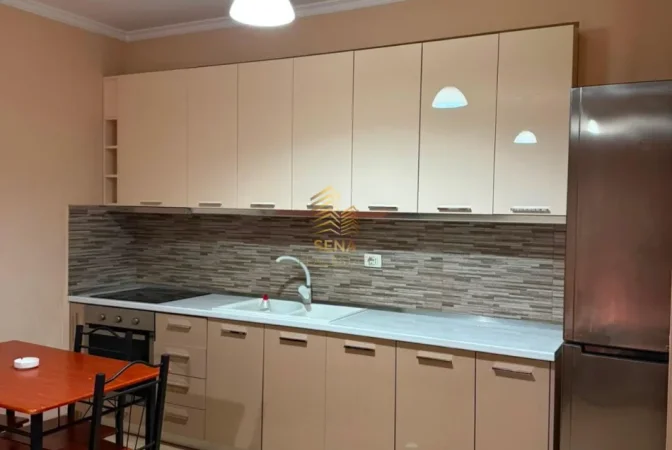 Tirane, jepet me qera apartament 1+1+Ballkon Kati 5, 60 m² 500 € (5 Maji)