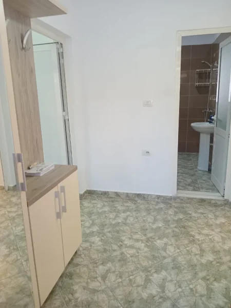 Tirane, jepet me qera apartament 2+1 Kati 2, 80 m² 550 € (Astir)