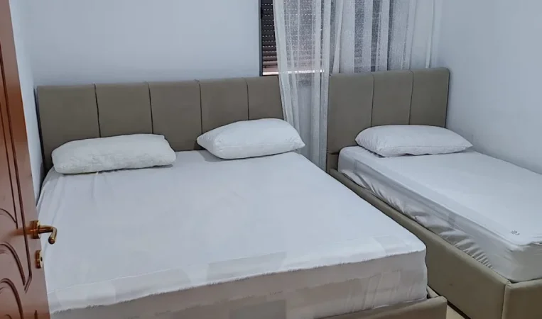 Tirane, jepet me qera shtepi 1+1 Kati 3, 70 m² 450 €