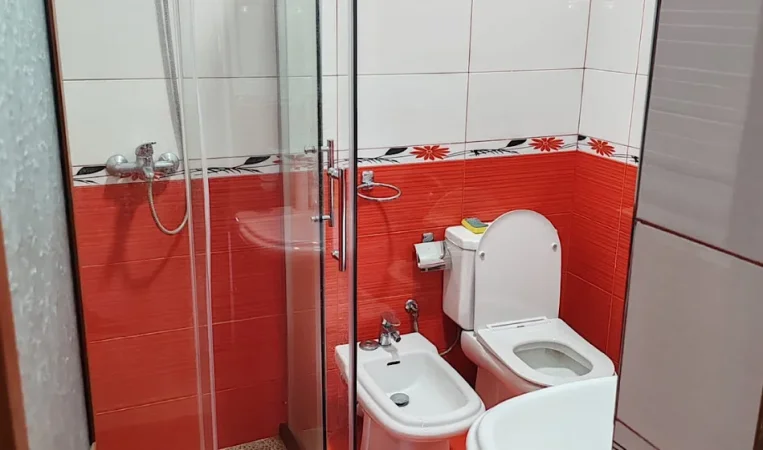 Tirane, jepet me qera shtepi 1+1 Kati 3, 70 m² 450 €