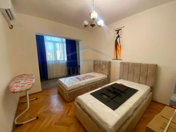 Tirane, jepet me qera apartament 2+1 Kati 5, 72 m² 120.000 all (Rruga e Elbasanit)