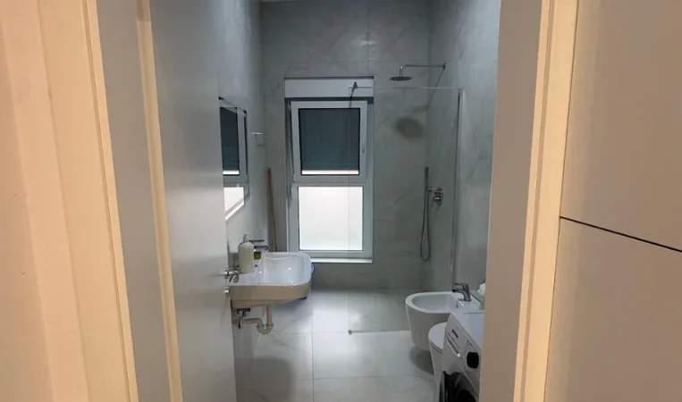 Tirane, jepet me qera apartament 1+1 Kati 3, 75 m² 500 € 