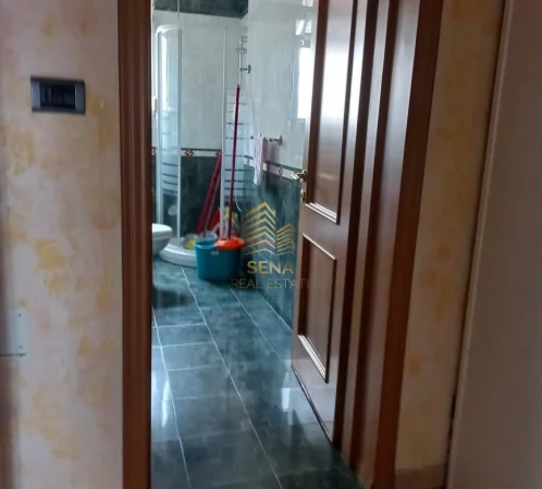Tirane, jepet me qera apartament 2+1+Ballkon Kati 3, 80 m² 600 € (Rruga e Elbasanit)