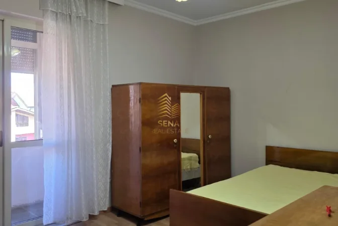 Tirane, jepet me qera apartament 2+1+Ballkon Kati 3, 80 m² 600 € (Rruga e Elbasanit)
