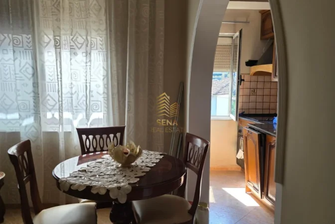 Tirane, jepet me qera apartament 2+1+Ballkon Kati 3, 80 m² 600 € (Rruga e Elbasanit)