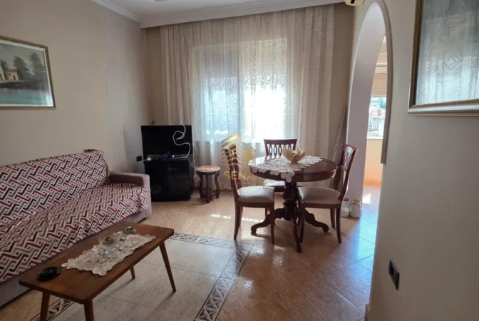 Tirane, jepet me qera apartament 2+1+Ballkon Kati 3, 80 m² 600 € (Rruga e Elbasanit)