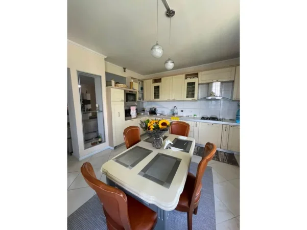 Tirane, shitet apartament 2+1 Kati 5, 126 m² 235.000 € (Liqeni i Thate)