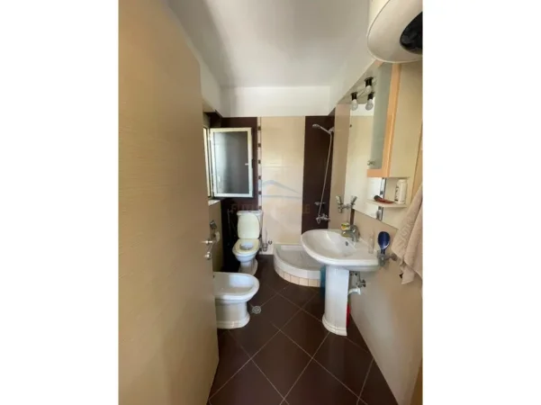 Tirane, shitet apartament 2+1 Kati 5, 126 m² 235.000 € (Liqeni i Thate)