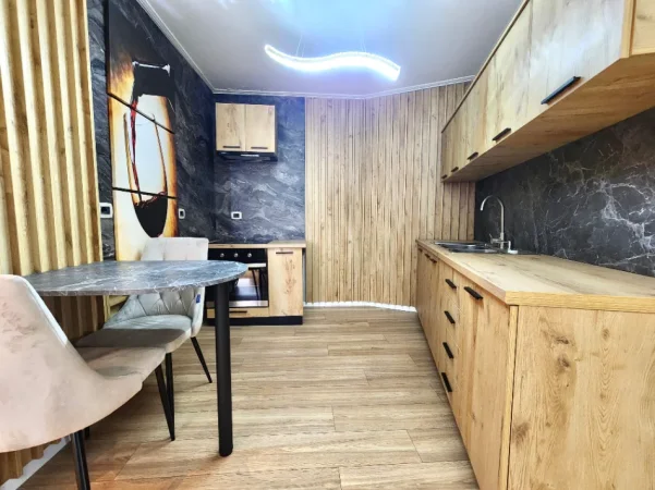 💥 Me Qera: 2+1+2Wc & 2Bllkn + TARRACË te Shfrytezueshme | 130 m² 📍Myslym Shyri - Rruga Himë Kolli 🏢 850€/Muaj ✨️