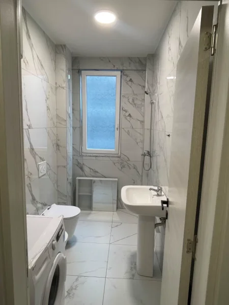 Tirane, jepet me qera apartament 1+1 Kati 2, 67 m² 450 € (Paskuqan)