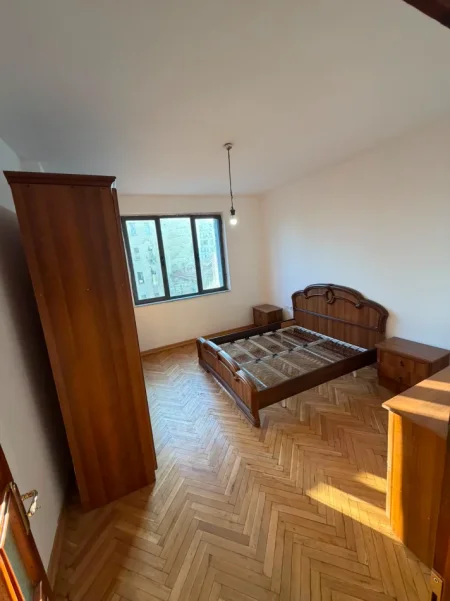 Tirane, jepet me qera dyqan Kati 4, 90 m² 600 € (rruga e barrikadave)