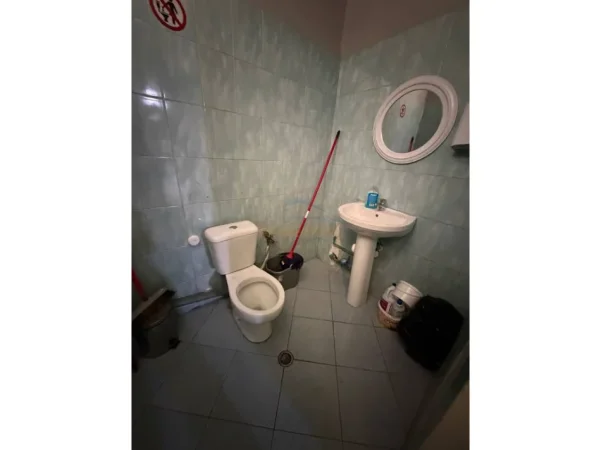 Tirane, jepet me qera ambjent biznesi Kati 0, 120 m² 700 € (RRUGA RRAPO HEKALI)