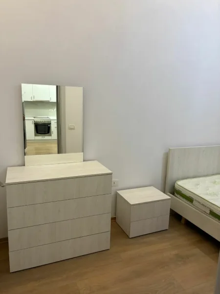 Tirane, jepet me qera apartament 1+1+Ballkon Kati 2, 50 m² 500 € (Golden Park, Përballë Amerikan 3)
