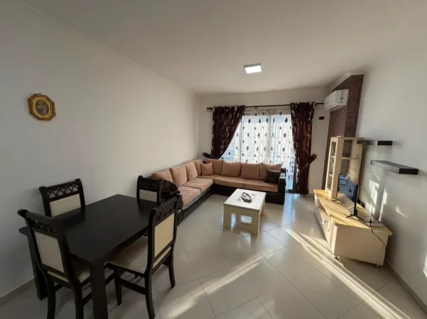 Tirane, jepet me qera apartament 2+1+Aneks+Ballkon Kati 5, 92 m² 500 € (Yzberisht)