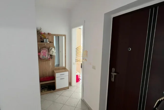 Tirane, jepet me qera apartament 2+1+Ballkon Kati 5, 108 m² 680 € (Laprake)