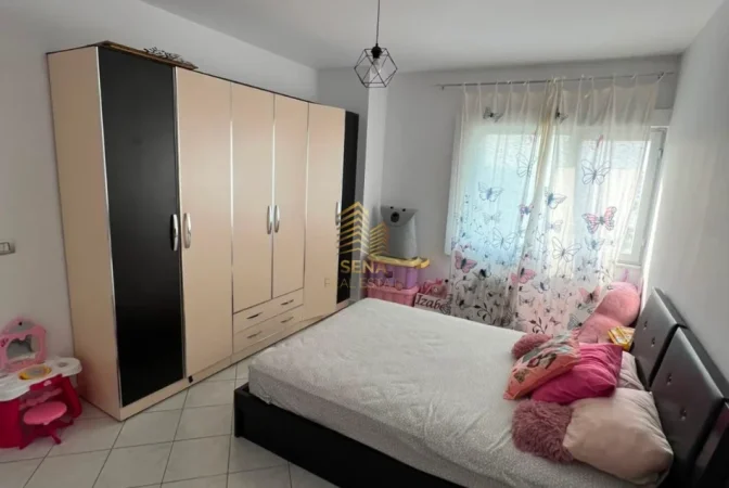 Tirane, jepet me qera apartament 2+1+Ballkon Kati 5, 108 m² 680 € (Laprake)