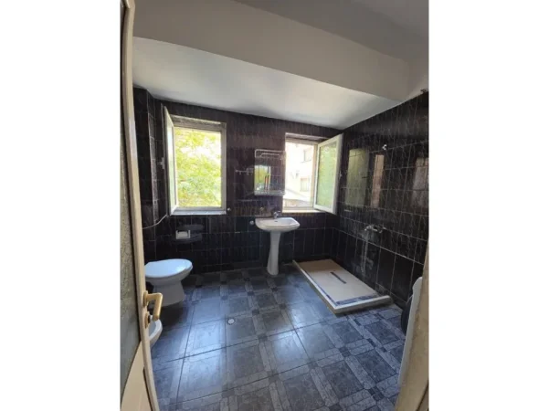 Tirane, jepet me qera apartament 2+1+Depo Kati 1, 57 m² 550 € (ALIDEMI)