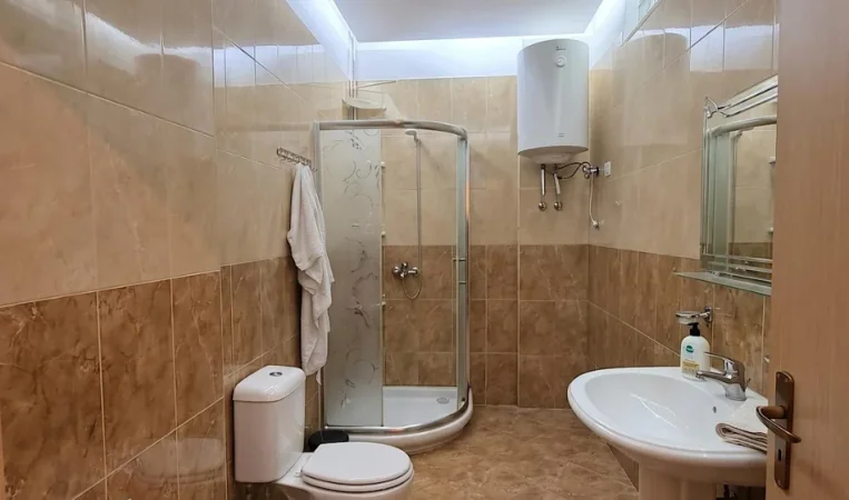 Tirane, jepet me qera apartament 2+1 Kati 5, 90 m² 490 € 