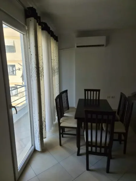 Tirane, jepet me qera apartament 2+1+Ballkon , 89 m² 500 € (Astir)