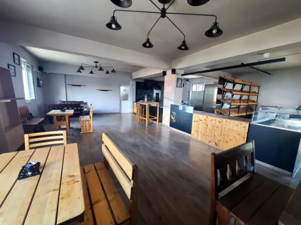 Tirane, jepet me qera ambjent biznesi Kati 0, 200 m² 1.700 € (Porcelan)