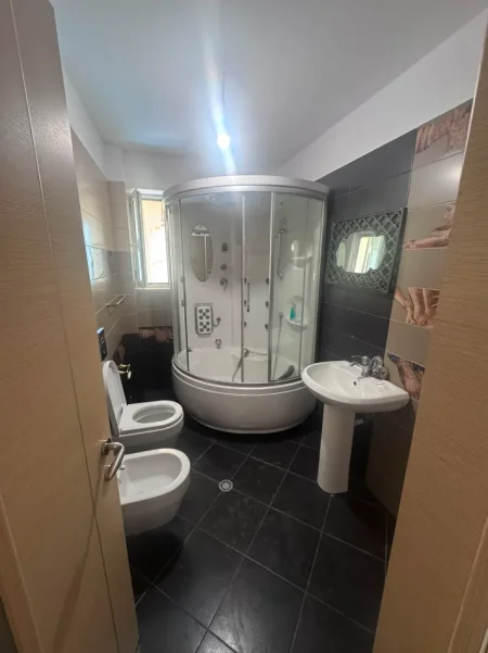 SHITET APARTAMENT  2+1 FUSHA E AVIACIONIT  179.000 €