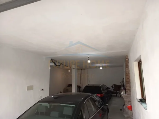 Tirane, jepet me qera Vile 2 Katshe , 168 m² 1.500 € (SAUK)