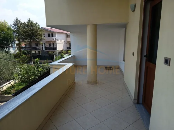 Tirane, jepet me qera Vile 2 Katshe , 168 m² 1.500 € (SAUK)