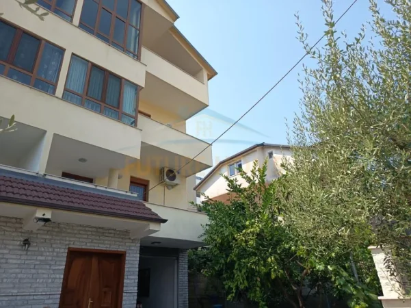 Tirane, jepet me qera Vile 2 Katshe , 168 m² 1.500 € (SAUK)