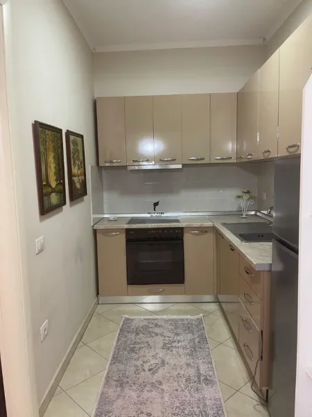 Tirane, jepet me qera apartament 1+1 Kati 3, 67 m² 600 € (BULEVARDI ZOGU I PARE)