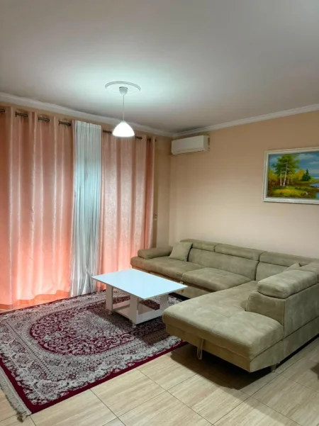 Tirane, jepet me qera apartament 1+1+Ballkon Kati 5, 65 m² 530 € (5 maji)