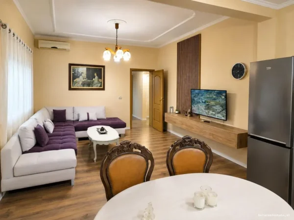 Tirane, jepet me qera Vile 3+1 Kati 2, 180 m² 850 € (fusha e aviacionit)