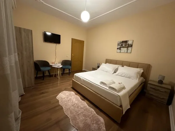 Tirane, jepet me qera Vile 3+1 Kati 2, 180 m² 850 € (fusha e aviacionit)