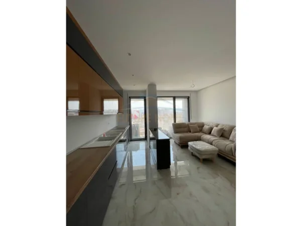 Tirane, jepet me qera apartament 1+1 Kati 7, 65 m² 600 € (Don bosko)