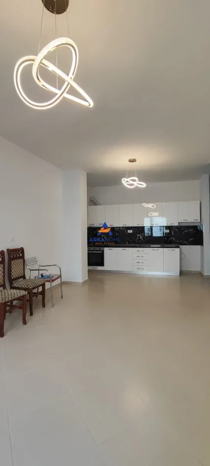 Tirane, jepet me qera apartament 2+1+Ballkon Kati 2, 85 m² 432 € 