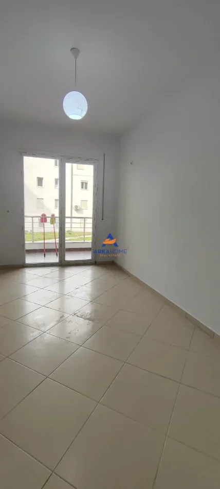 Tirane, jepet me qera apartament 2+1+Ballkon Kati 2, 85 m² 432 € 