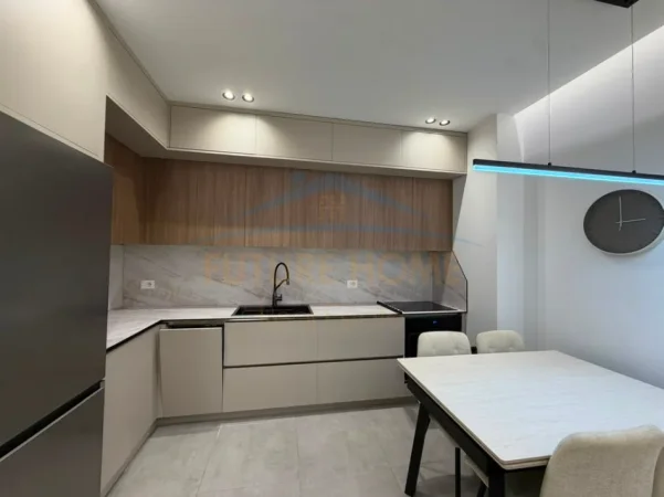 Tirane, jepet me qera apartament 1+1 Kati 3, 65 m² 600 € (UNAZA E RE)