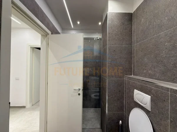 Tirane, jepet me qera apartament 1+1 Kati 3, 65 m² 600 € (UNAZA E RE)