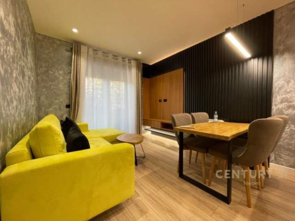Tirane, jepet me qera apartament 2+1+BLK Kati 2, 95 m² 970 Euro (Rruga e Kavajës)