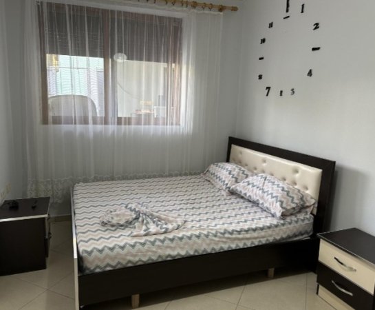 Tirane, jepet me qera shtepi 2+1 Kati 1, 90 m² 300 Euro (Perball Spitalit Amerikan 3,Misto Mame)