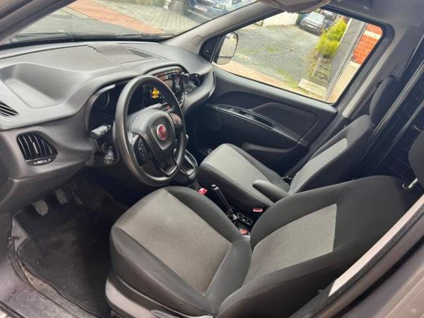 Tirane, shitet minivan Fiat Doblo Viti 2018, 14.000 Euro