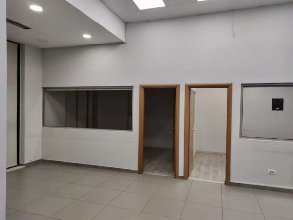 Tirane, jepet me qera zyre Kati 14, 108 m² 1.400 Euro (Komuna Parisit afer Kristalit)