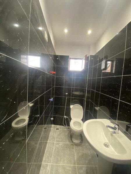 Tirane, jepet me qera Kati 0, 100 m² 600 Euro (Muhamet Gjollesha)