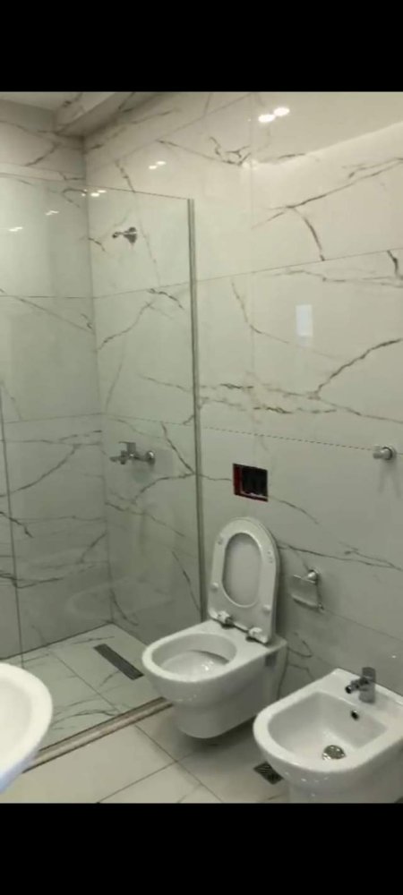 Tirane, jepet me qera zyre 75 m² 700 Euro (Tek Kopshti Botanik)