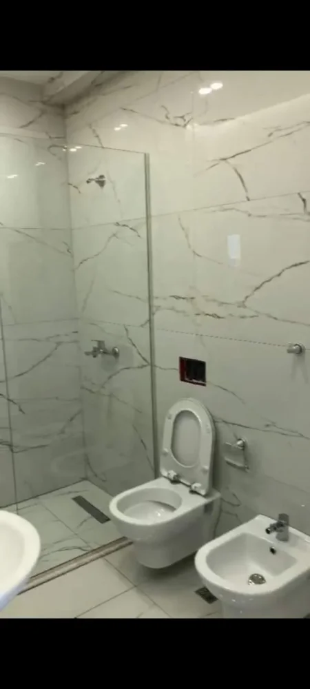 Tirane, jepet me qera zyre 75 m² 700 Euro (Tek Kopshti Botanik)