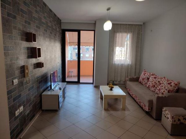 Tirane, jepet me qera apartament 2+1+BLK Kati 4, 70 m² 450 Euro (XHAMIA E TABAKEVE)