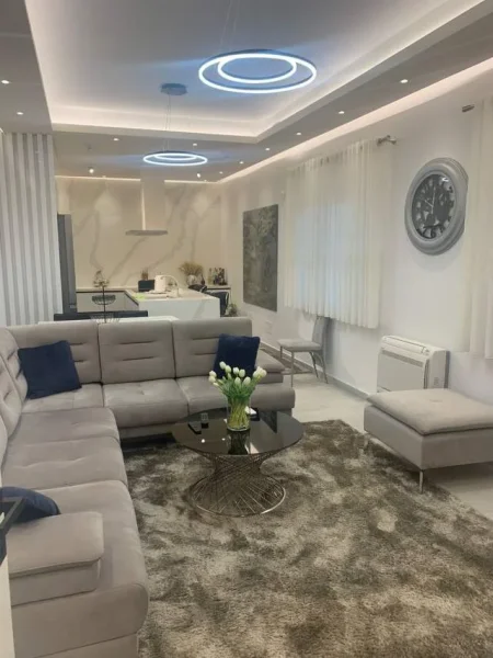 Tirane, shitet shtepi 3 Katshe 200 m² 280.000 Euro (Kashar)