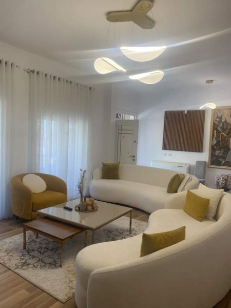 Tirane, shitet shtepi 3 Katshe 200 m² 280.000 Euro