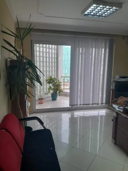 Tirane, jepet me qera zyre Kati 8, 116 m²  700 Euro (Blloku)